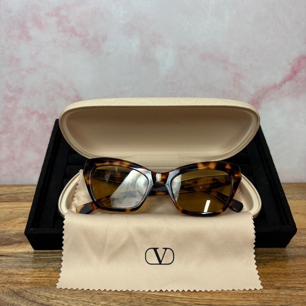 Valentino Garavani VG0009S 002 Havana Sunglasses Dauphin silhouette